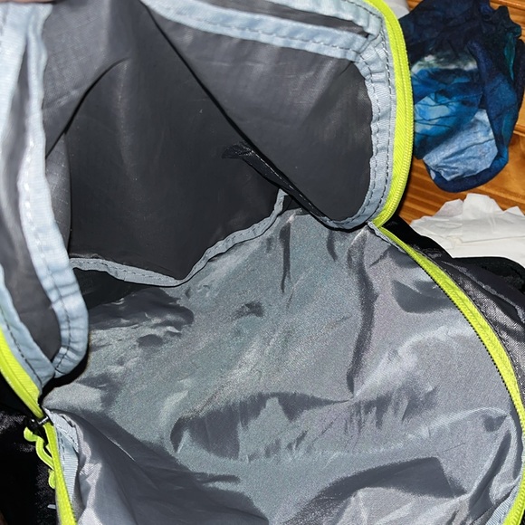 Eddie Bauer gym bag like new - Picture 5 of 7